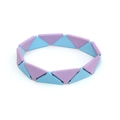 Makro-Detail geometrischer lavendel- und himmelblauer Dreiecksperlen auf einem Armband - Lavendel Und Himmelblau Patchwork-Stil (BC497-2)