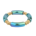 Stijlvolle armband met gekleurde gebogen buiskralen en gouden schijfkralen in blauw en groen - Iriserende Blauwgroene Gloed (BC406-25)