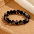 Elegante bracciale con perline da 8mm in pietre naturali nere e dettagli floreali sfumati - Stile Pietra Naturale Nera (GBC021-23)
