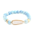 Damen-Armband mit blauen Marmorperlen, goldenem Tropfenanhänger und Glitzerfüllung - Himmelblau Marmor (BC507-1)
