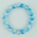 Bracelet de perles 10mm dégradé bleu et blanc translucide avec finitions polies - Bleu Blanc Nuancé (GBC018-12)