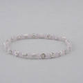 Gros plan détaillé des perles en cristal rose et des intercalaires floraux argentés - Rose (BC537-20)