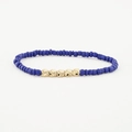 Bracelet extensible fait main avec perles bleu marine mat et cinq perles carrées dorées - Bleu Foncé (BC493-7)