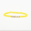 Bracelet fait main avec perles de rocaille jaunes et cinq perles d'accent dorées - Jaune Lumineux (BC493-11)