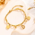 Gold paperclip chain bracelet with letter D charm and retro coin pendants - Queen Portrait - Letter D (7780)