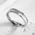 Bague minimaliste en argent avec insert en nacre blanche et trois oxydes de zirconium - 5 / Argent