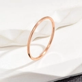 Anello minimalista in acciaio al titanio lucidato oro rosa con fascia sottile - Taglia US 9 / Superficie bombata / Oro rosa