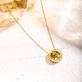 Collar de acero de titanio dorado con anillo doble, números romanos y cristales - Dorado