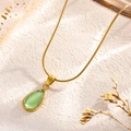 Collana vintage francese con goccia d'acqua verde chiaro e catena a serpente dorata donna - Goccia d'Acqua Verde Oro