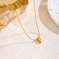 Minimalistische goldene Edelstahl-Halskette mit 3D-Buchstaben F Anhänger für Damen - Buchstabe F