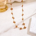 Collier à fleurs bohème avec perles facettées colorées et chaîne en acier titane doré - Orange (81563)