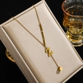 Minimalistische Goldkette aus Titanstahl mit Z-Buchstabenanhänger und quadratischen Details - Buchstabe Z