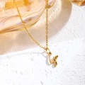 Elegante collana in acciaio al titanio dorato lettera y con un piccolo dettaglio a cuore - Oro / Lettera G
