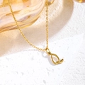 Elegante collana in acciaio al titanio dorato con ciondolo lettera Q e piccolo cuore - Oro / Lettera Q