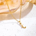 Collana in acciaio al titanio dorato con lettera K corsiva e piccolo dettaglio cuore - Oro / Lettera X