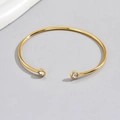 Eleganter goldfarbener Edelstahl-Armreif mit funkelnden Zirkonia-Steinen an den Enden - 0965-Gold-Offen Doppelstein