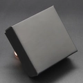 Boîte à bijoux carrée minimaliste noir mat pour bagues et colliers avec détails en or rose - Noir