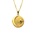 Λεπτομέρεια μενταγιόν φεγγάρι αστέρι 18k χρυσό με πράσινη πέτρα σε αλυσίδα κρίκων - Χρυσό με πράσινο στρας