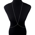 Catena per il corpo in argento minimalista con maglie collo e vita su manichino nero - Argento