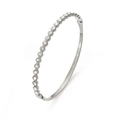 Vue détaillée du bracelet trèfle en acier titane serti de zircons cubiques brillants - Style Fin Micro-Pavé (HMSZ011 Couleur Acier)