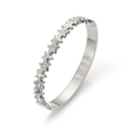 Détail macro du bracelet étoile en acier inoxydable argenté avec des pierres de zircone blanches - Design d'Étoile (HMSZ016) / Acier