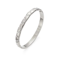 Détails de ce bracelet en acier argenté serti de zircons avec une finition texturée unique - Design Martelé (HMSZ020) / Acier