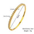 Dettaglio che mostra larghezza 4,5mm e diametro 60mm del bracciale a cuore con zirconi - Stile a Maglia di Cuore (HMSZ063)-Oro