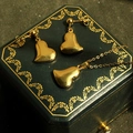 Detail of 14k gold-plated heart-shaped necklace and earrings set on green velvet box - Playful Heart Pattern / 3-Piece Set (Without Chain)