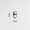 Vista detallada de un cierre de mosquetón de 18mm en acero inoxidable para joyas y collares - Estilo Pulido Plateado (CB18C)