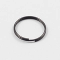 Dettaglio di un anello portachiavi a doppia fibbia in acciaio inossidabile 304 nero - Filo 0.8mm*8mm Diametro Esterno / Nero