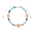 Details des verstellbaren Boho-Fußkettchens mit blauen Perlen und Goldmuscheln - Hellblau