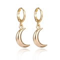Boucles d'oreilles créoles lune dorées avec finition polie sur fond blanc - 3# Croissant de Lune en Or