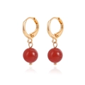 Élégantes boucles d'oreilles dorées avec perles rouges au design chic pendant - Rouge