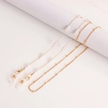 Detail van gouden brillenkoord met witte parels en transparante siliconen lussen - Prachtige Witte Parel Stijl (6#)