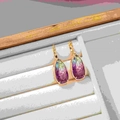 Orecchini a goccia dorati con zirconi a forma di pera sfumati viola e verde - Stile Sfumato Fantasma