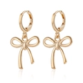 Boucles d'oreilles nœuds dorées élégantes avec finition polie et anneaux sécurisés - Style Nœud Ruban (ZW1513)