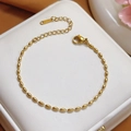 Minimalistisches goldenes Edelstahl-Reisperlenarmband mit Karabinerverschluss und Anhänger - Ovales Metallperlenketten-Stil (5118) / Gold