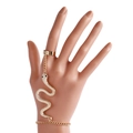 Bracelet bague serpent doré avec strass et détails de texture d'écailles délicates - Style d'écailles de serpent avec yeux noirs (Or ZW2873)