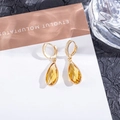Dettaglio orecchini a goccia con gemma gialla e accenti in diamanti color oro - Giallo Oro
