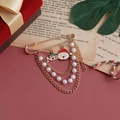 Weihnachtsbrosche mit Noel-Anhänger und dreilagigen Perlenquasten auf roter Samtbox - Weihnachtsmann NOEL Perlenkette Stil (ZW2441)