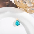 Détail du pendentif goutte en cristal bleu avec serti à griffes plaqué or pour bijoux DIY - Extérieur 11x19mm (Verre 10x14) / Bleu Lac Brillant