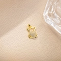 Exquisite goldene Bärenstecker mit Herzmitte und Mikropave-Kristallen für Frauen - Herz Halten Bärenstil (1)