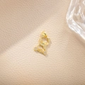 Eleganter Bärenanhänger in Gold mit Kristallen auf hochwertigem beigem Lederhintergrund - Einfache Bärenform (2)