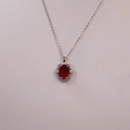 Collana di lusso con pendente a fiore in zircone rosso ovale e pietre CZ su catena argento - Stile Fiore di Pietra Ovale Rossa (5)