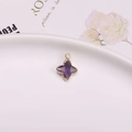 Pendentif fleur en verre facetté violet avec cadre en cuivre doré pour bijoux - Pendentif Sertissage Trèfle / Violet