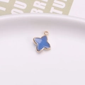 Pendentif trèfle en cristal bleu avec bordure en cuivre doré pour bijoux artisanaux - Pendentif Sertissage Trèfle / Bleu Clair