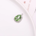 Elegante ciondolo in cristallo verde smeraldo a forma di pera con castone in argento fai-da-te - verde chiaro
