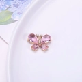 Detalle de colgante de mariposa de cristal rosa con base dorada para hacer joyería - Rosa