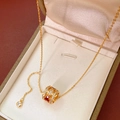Collier en acier titane doré avec cœur en émail rouge et pendentif cylindre serti de zircon - Collier-Or-Rouge (Plaqué Or Véritable)