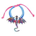 Detalle de colgante de dragón arcoíris con strass en una pulsera trenzada azul - Pulsera (9441) / Oro Antiguo Iridiscente
